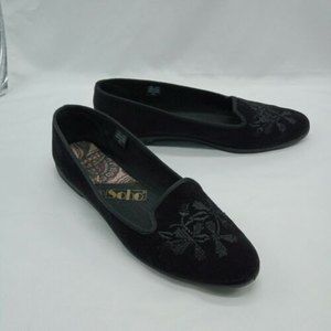 Soho Round Toe Flats Velvet Embroidered Woman's Sz 10 Black